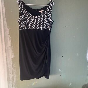 Elegant Black and White Sleeveless Dress